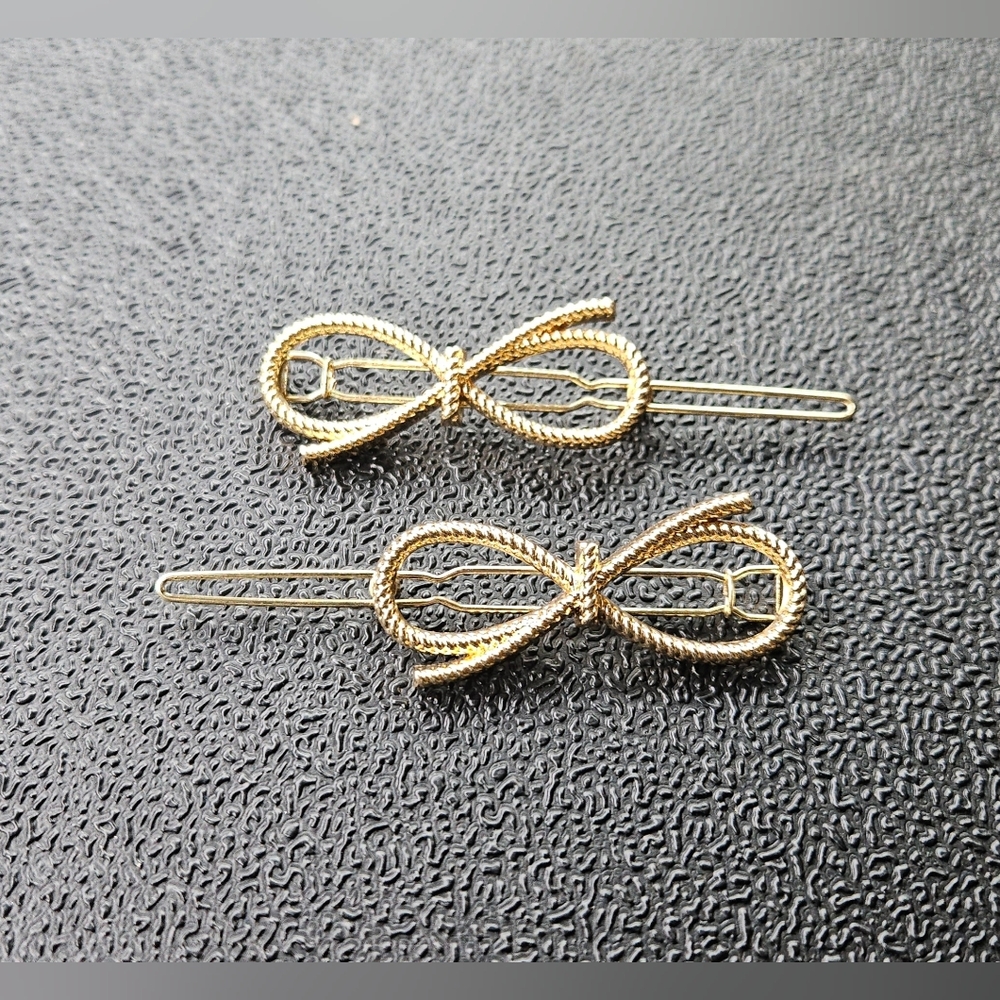 Pair of Gold-Toned Wire Bow Hair Clips BNIB